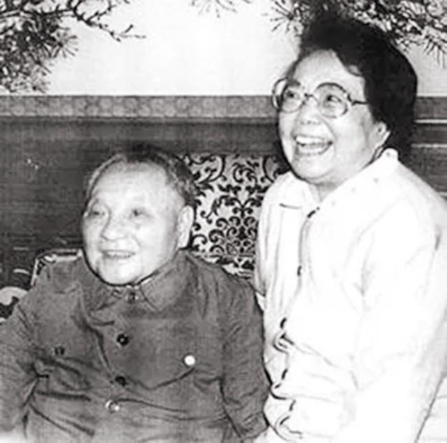 2002年,卓琳接受采访,说出嫁给邓小平的原因