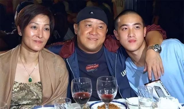 曾志伟的四个孩子：一个名导，一个败家，一个远嫁，一个50岁未婚