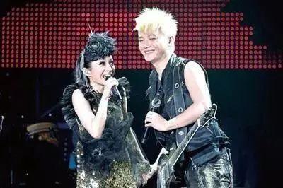 被退团后，飞儿乐队主唱Faye承认与男友分手，网友直呼心疼