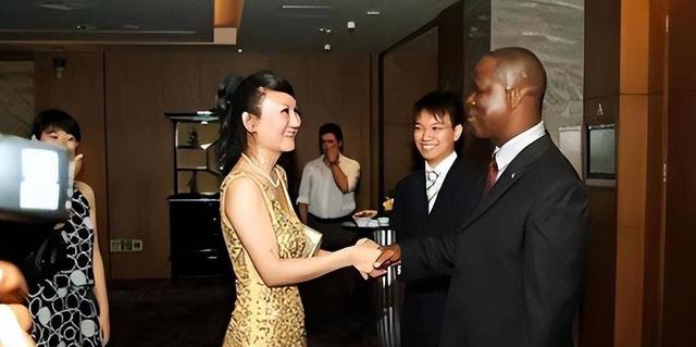 为嫁美国富豪辞职央视，婚后受虐却死不离婚，曹晴如今过得怎样？