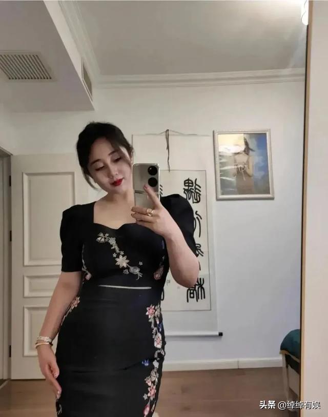 风韵犹存的熟妇!这样的大姐姐,谁不喜欢呢?