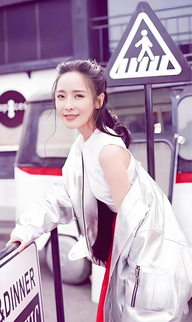 一夜成名的谋女郎”李曼，为何17年后仍被贴上“不温不火”标签？