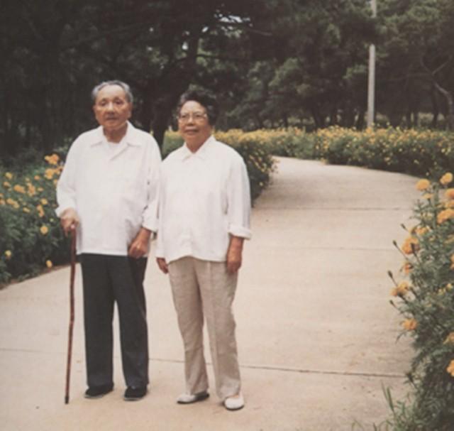 2002年,卓琳接受采访,说出嫁给邓小平的原因