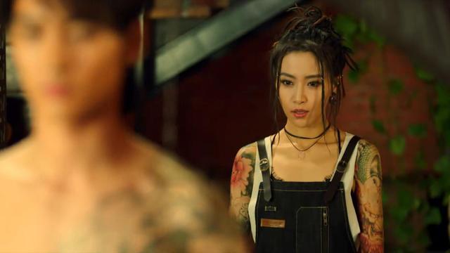 张起灵的麒麟纹身,预热显现,阿透在巴乃找到了染料配方