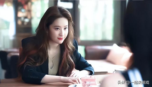 刘亦菲性感大红唇，她的颜值从未输过