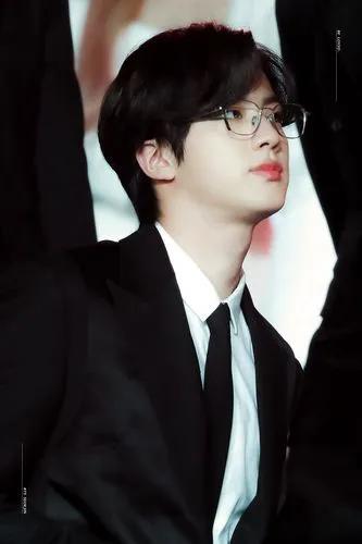 诚邀各位来欣赏“世首雕”金硕珍的美貌