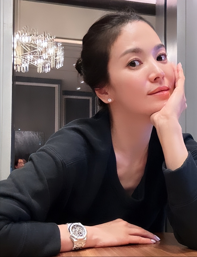 宋仲基二婚娶英国人，两年生两胎，如今的宋慧乔，证实了大家猜想