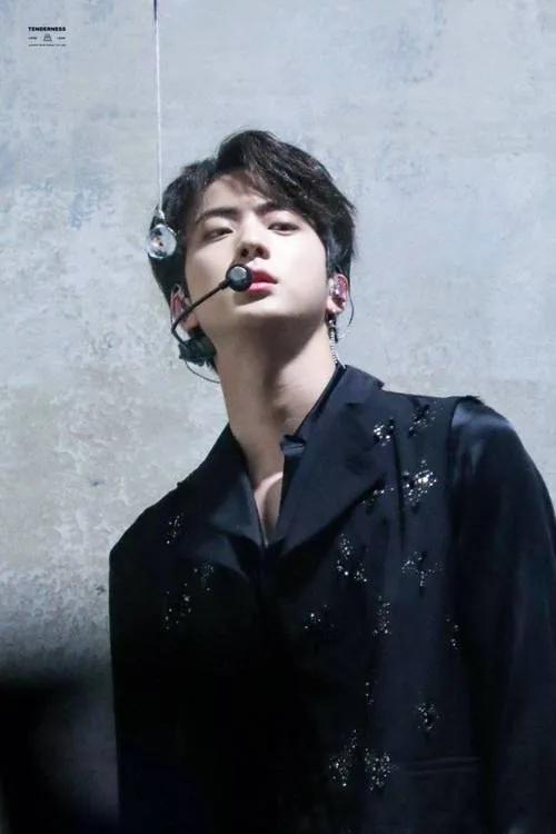 诚邀各位来欣赏“世首雕”金硕珍的美貌