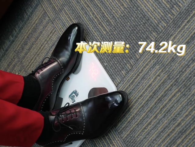 明星体重曝光：李现黄晓明差不多，吴磊那么轻，杨紫沈腾体重成谜