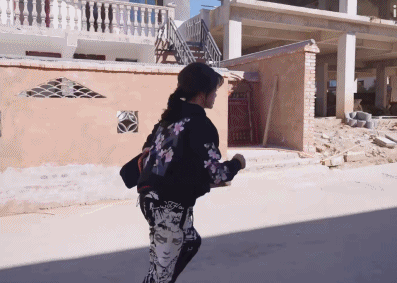 看了刘晓庆的食量，才懂她75岁健步如飞的原因，给内娱女星提了醒