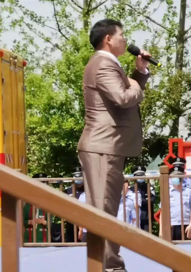 草根歌手大衣哥总资产过亿？那么农民出生的朱之文到底赚了多少钱