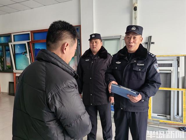 新春走基层｜连续六年派出所里过春节，20多个商户把店铺交给他
