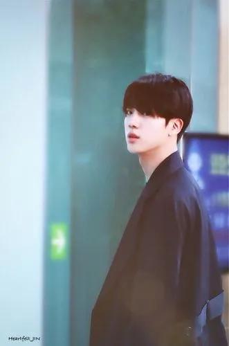 诚邀各位来欣赏“世首雕”金硕珍的美貌