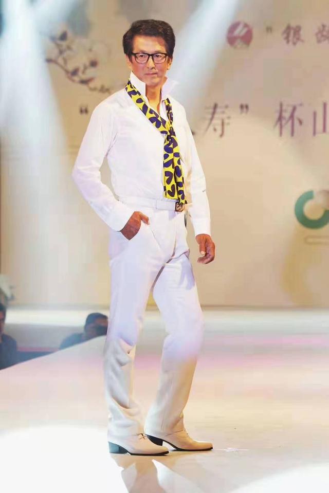 年代秀｜从运动服到瑜伽服，他的身上看不到岁月痕迹