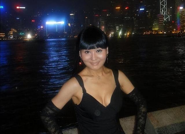 为嫁美国富豪辞职央视，婚后受虐却死不离婚，曹晴如今过得怎样？