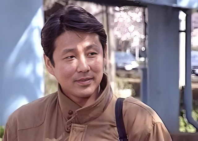 陈道明大左小青22岁，是亦师亦友？还是男欢女爱？真相竟是