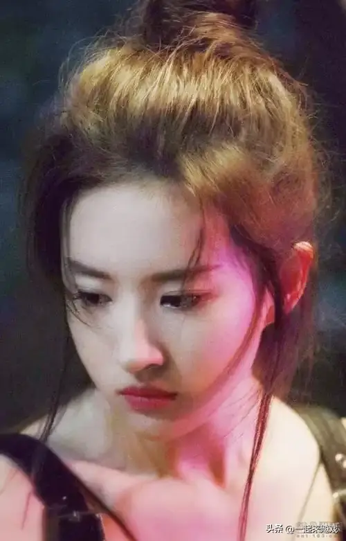 刘亦菲性感大红唇，她的颜值从未输过
