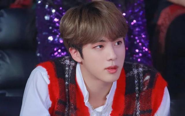 诚邀各位来欣赏“世首雕”金硕珍的美貌