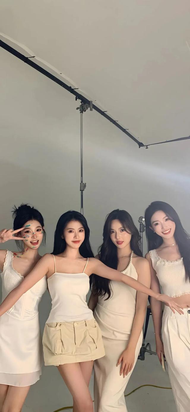 纯欲风女神写真!身材丰满又诱人!