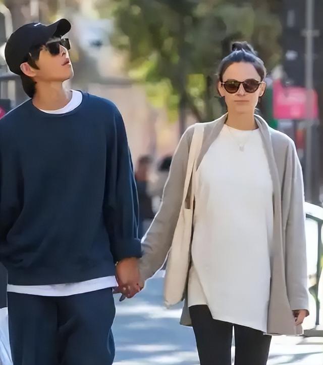 宋仲基二婚娶英国人，两年生两胎，如今的宋慧乔，证实了大家猜想