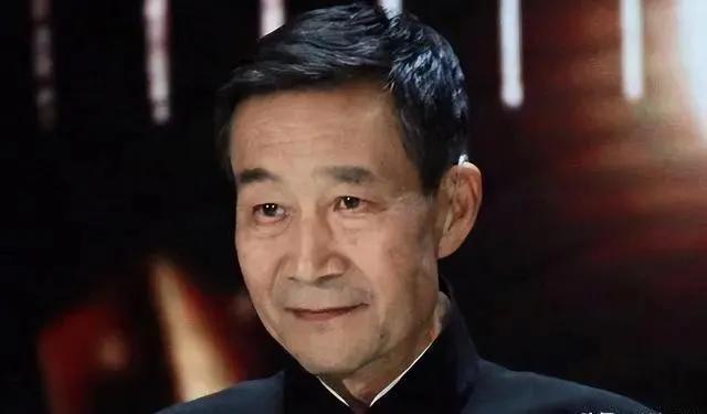 李雪健喉咙怎么了，李雪健声音嘶哑的原因