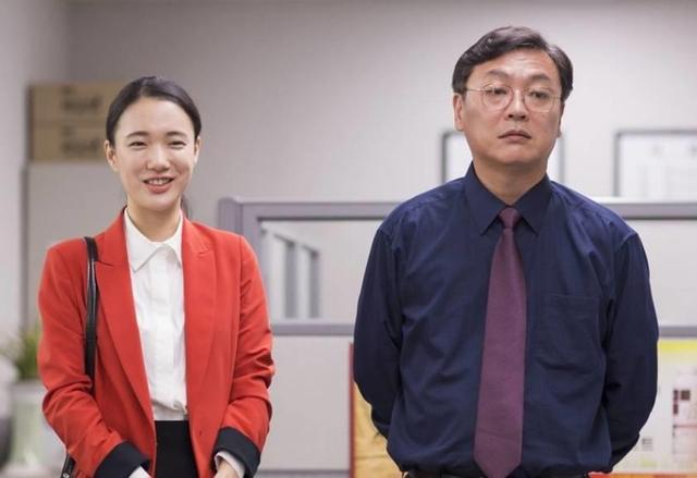 《办公室》：韩国电影揭秘职场真相，让人沉思不已。