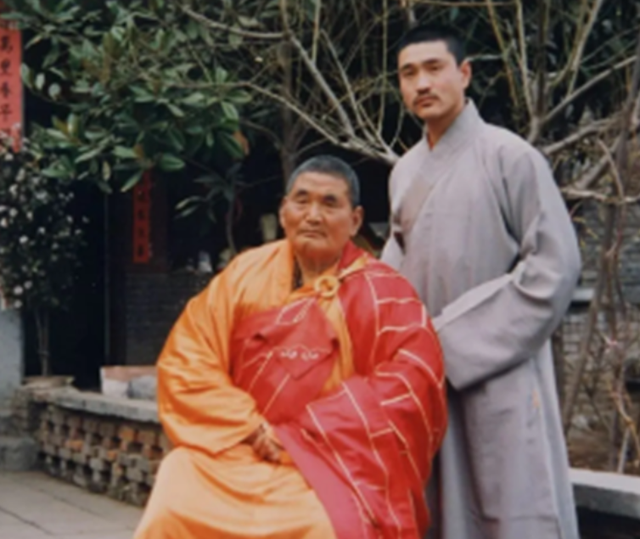 12岁出家为僧，63岁担任少林寺住持，武功盖世被称：少林拳王