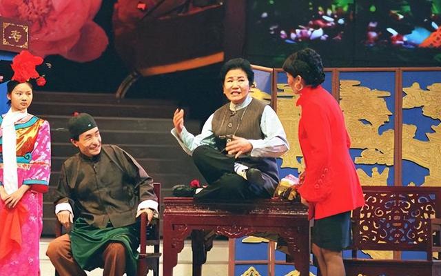 又逢一年新春时，才突然想起：这些春晚的老面孔已经永远地离开了