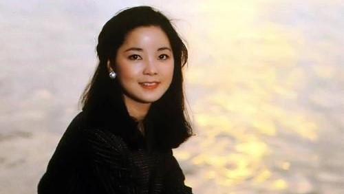 一代“甜歌皇后”邓丽君的怀旧经典《甜蜜蜜》，经久传唱不息
