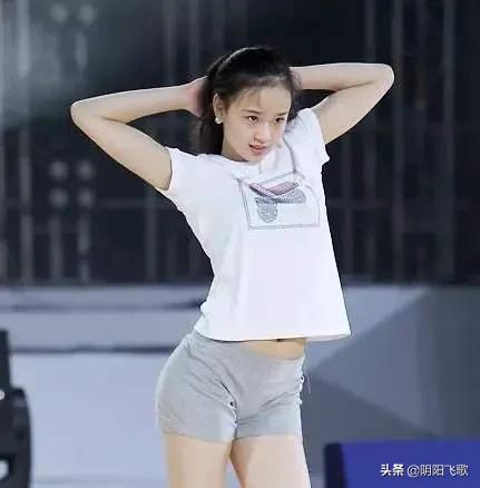 孙妍一个颜值非常高，长相甜美，体操能力非常突出的“体操精灵”