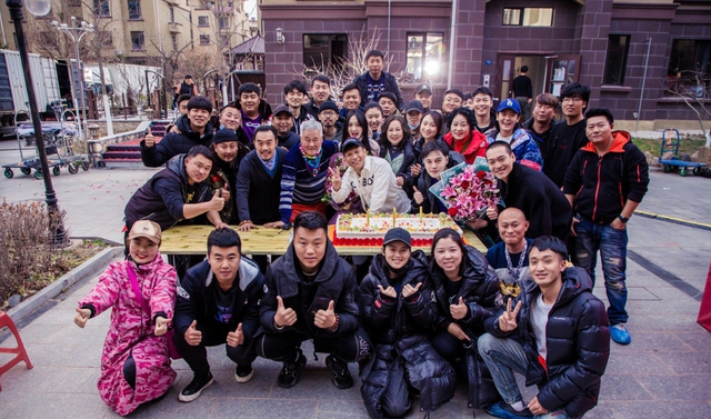 刘老根4杀青，赵本山与范伟合照破不合传闻，郑爽客串成最大惊喜