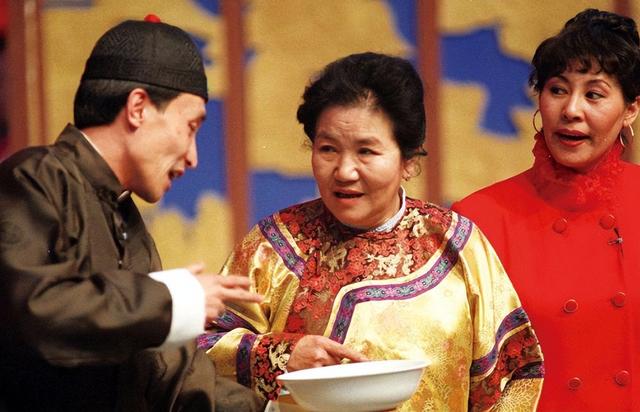 又逢一年新春时，才突然想起：这些春晚的老面孔已经永远地离开了