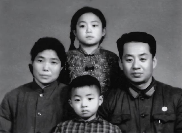 金星:顶着压力从男人变女人,她有3段婚姻两个配偶