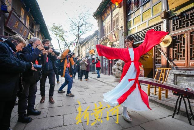 感受古街古韵！中外摄影家聚焦周村古商城