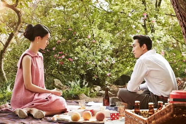 韩国大尺度三级片“人间中毒”禁忌之恋，下属妻子成情人