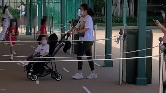 黎明女助手正式升级黎太，晒求婚及结婚钻戒，带三岁漂亮女儿出巡
