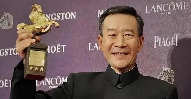 李雪健喉咙怎么了，李雪健声音嘶哑的原因
