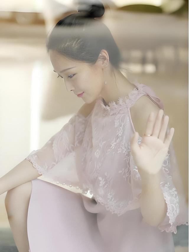 一夜成名的谋女郎”李曼，为何17年后仍被贴上“不温不火”标签？