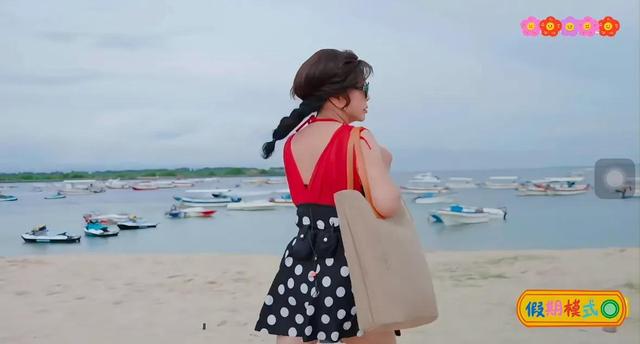 看了刘晓庆的食量，才懂她75岁健步如飞的原因，给内娱女星提了醒