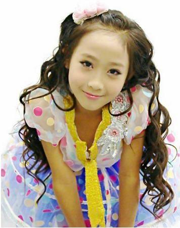 她偶然出道成童星，拍摄艰辛和蚊子蟑螂一起入睡