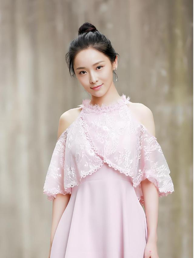 一夜成名的谋女郎”李曼，为何17年后仍被贴上“不温不火”标签？