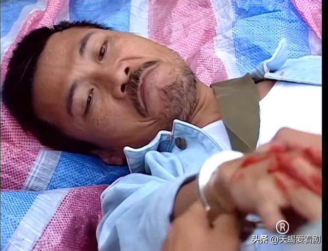 《陀枪师姐2》，康华再度饰演“大姐大”，仿若艳丽带刺的玫瑰！