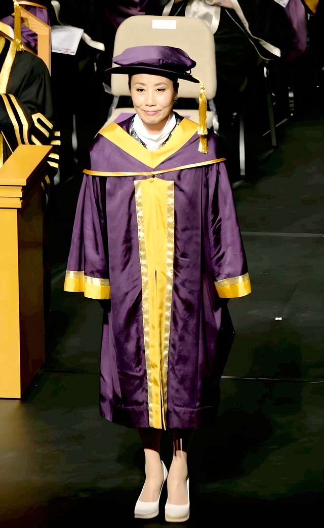 汪明荃上春晚引关注！她患双癌，丈夫罗家英患肝癌