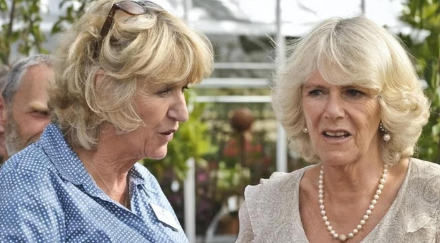 1985年,戴安娜穿着白色的长裙翩翩起舞,查尔斯却嫌弃她过于张扬