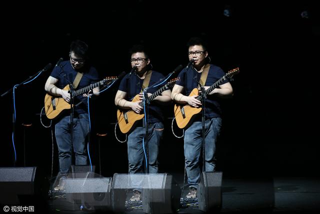 靠脸算什么实力才是王道！音乐鬼才陈奂仁现场秀一人乐队独特魅力