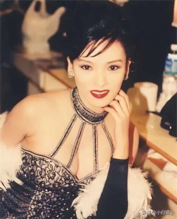 魔鬼身材彭丹，被称三级片“波神”，却转型为国际经济研究院院长