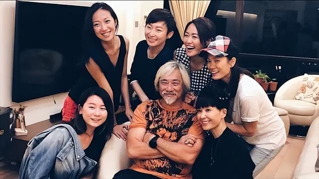 36岁TVB童星相约圈中好友聚会自言没老，离巢嫁外籍男友淡出幕前