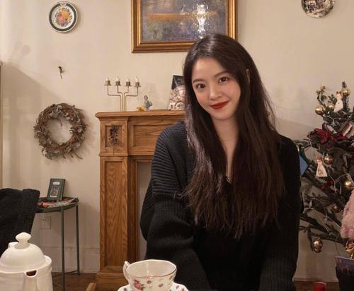 王中磊儿子威廉近照，和小时候差别大，14岁胡子拉碴太显成熟