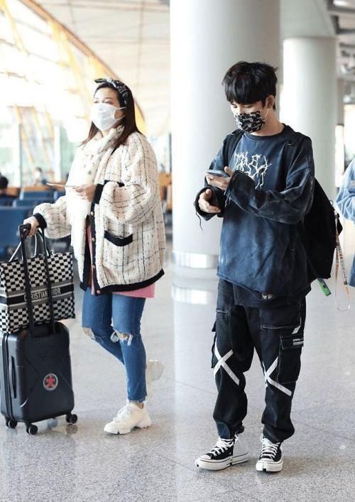 狗仔曝大张伟已有俩孩子!龙凤胎曝光活泼可爱,上北京私立幼儿园