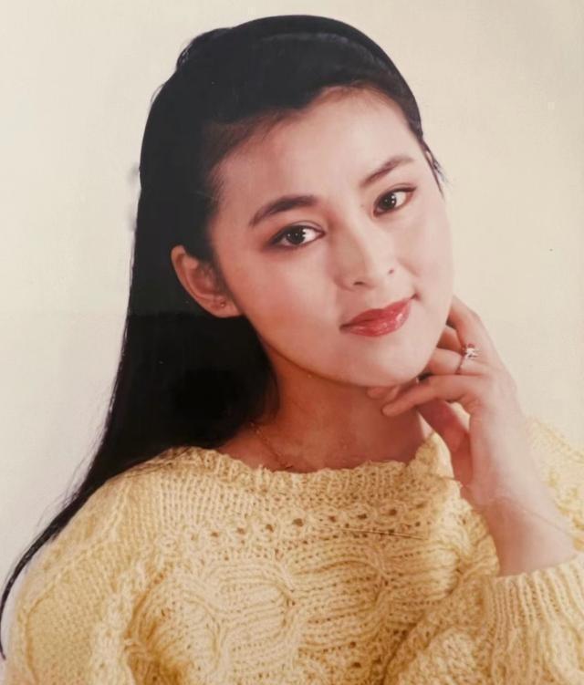 许云帆高大帅气，娶黄志忠前妻何音，将继子视如己出，婚后无儿女